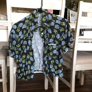 Cropped Hawaiian pineapple shirt